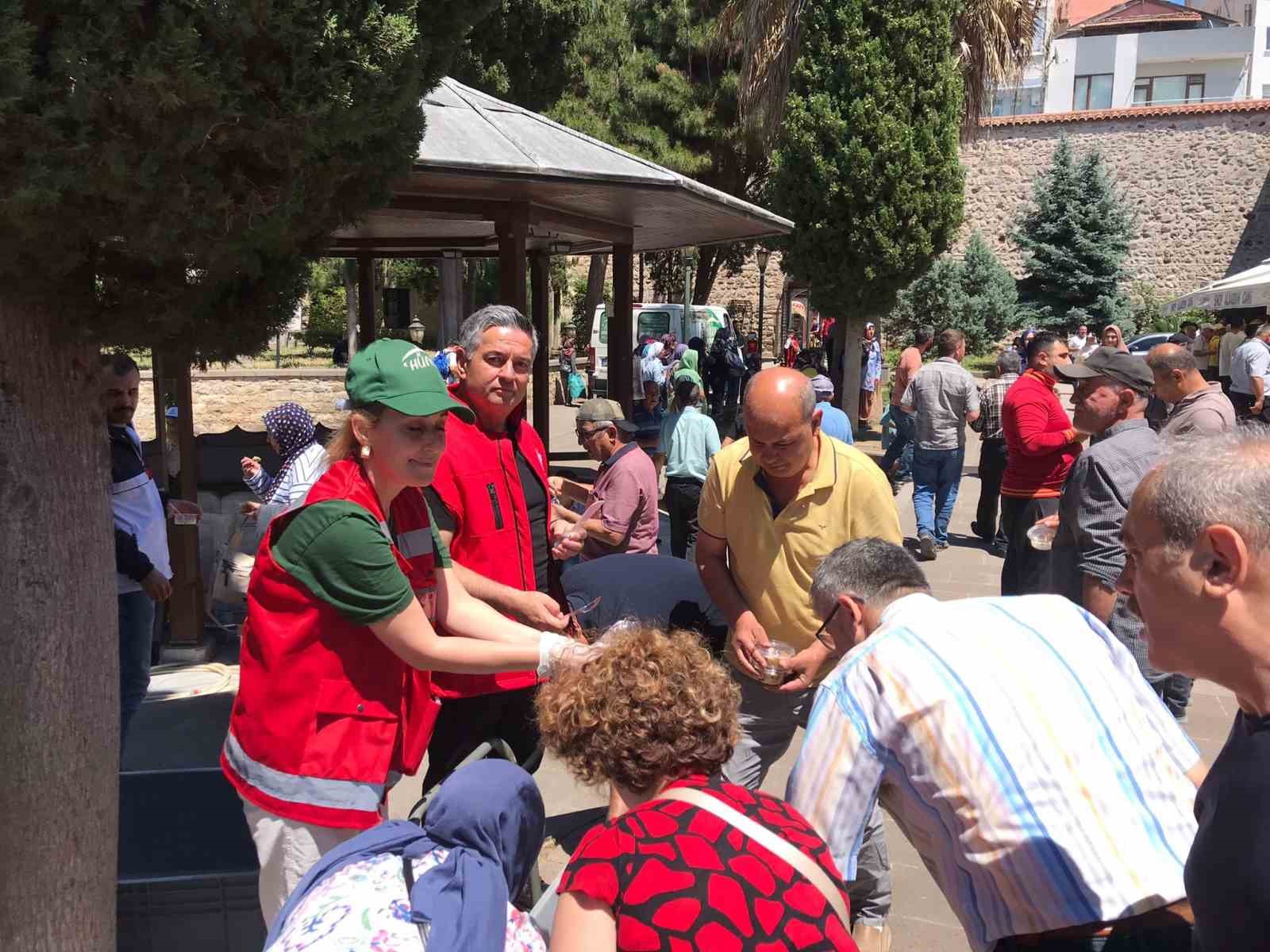 Sinop’ta 2 bin 500 kişiye aşure ikramı 