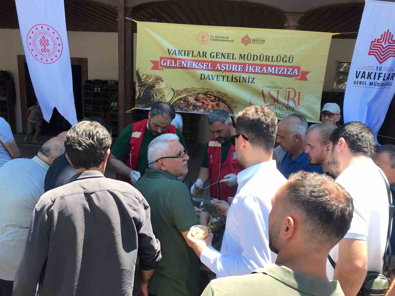 Sinop’ta 2 bin 500 kişiye aşure ikramı 