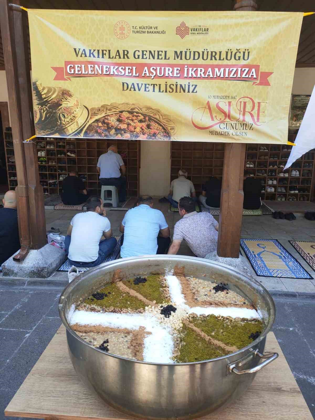 Sinop’ta 2 bin 500 kişiye aşure ikramı 