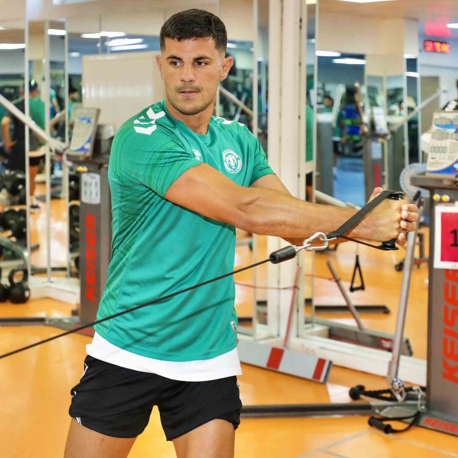Konyaspor salonda çalıştı 