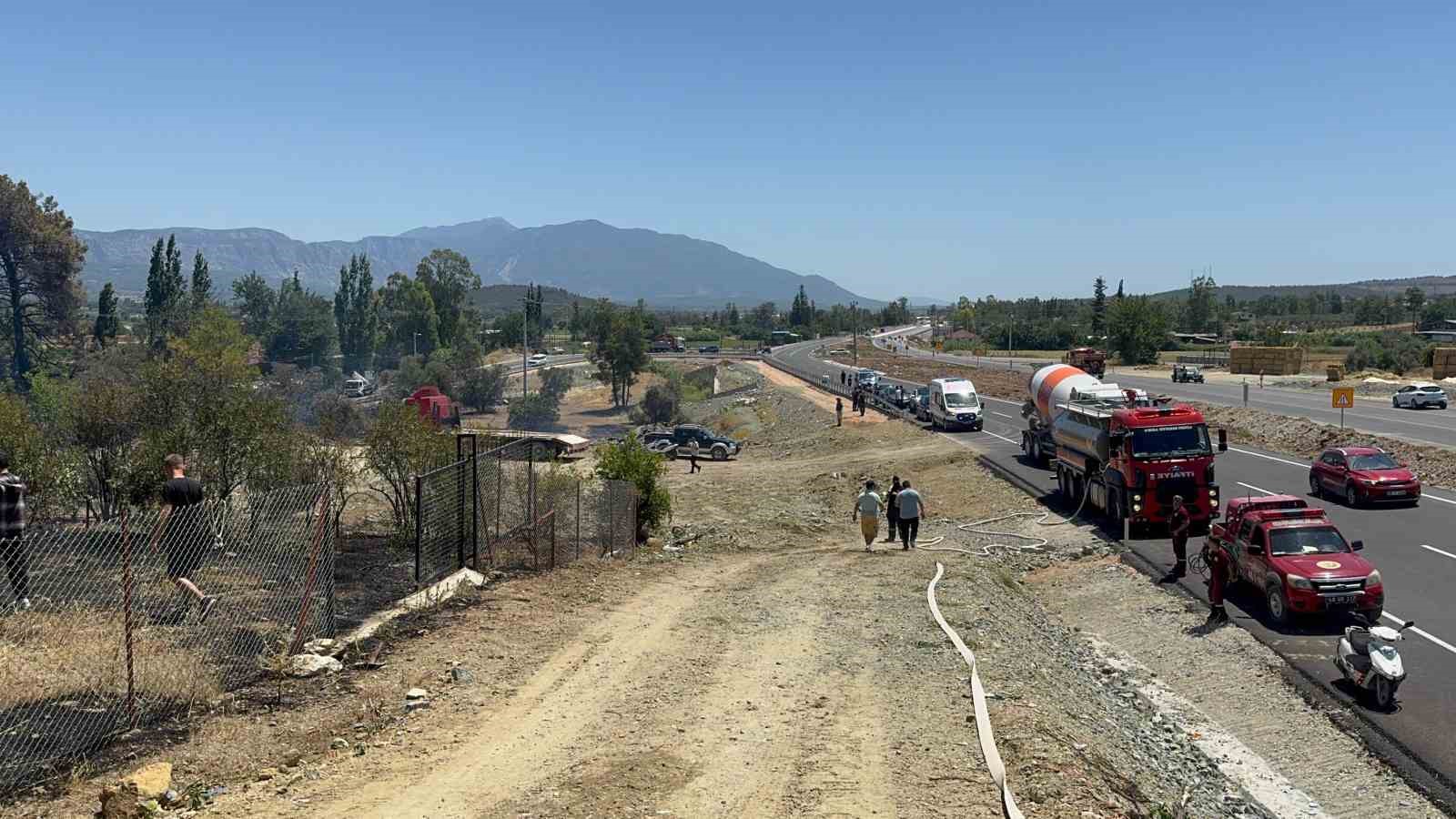 Bariyer yapımı sırasında çıkan kıvılcımlar yangına neden oldu 