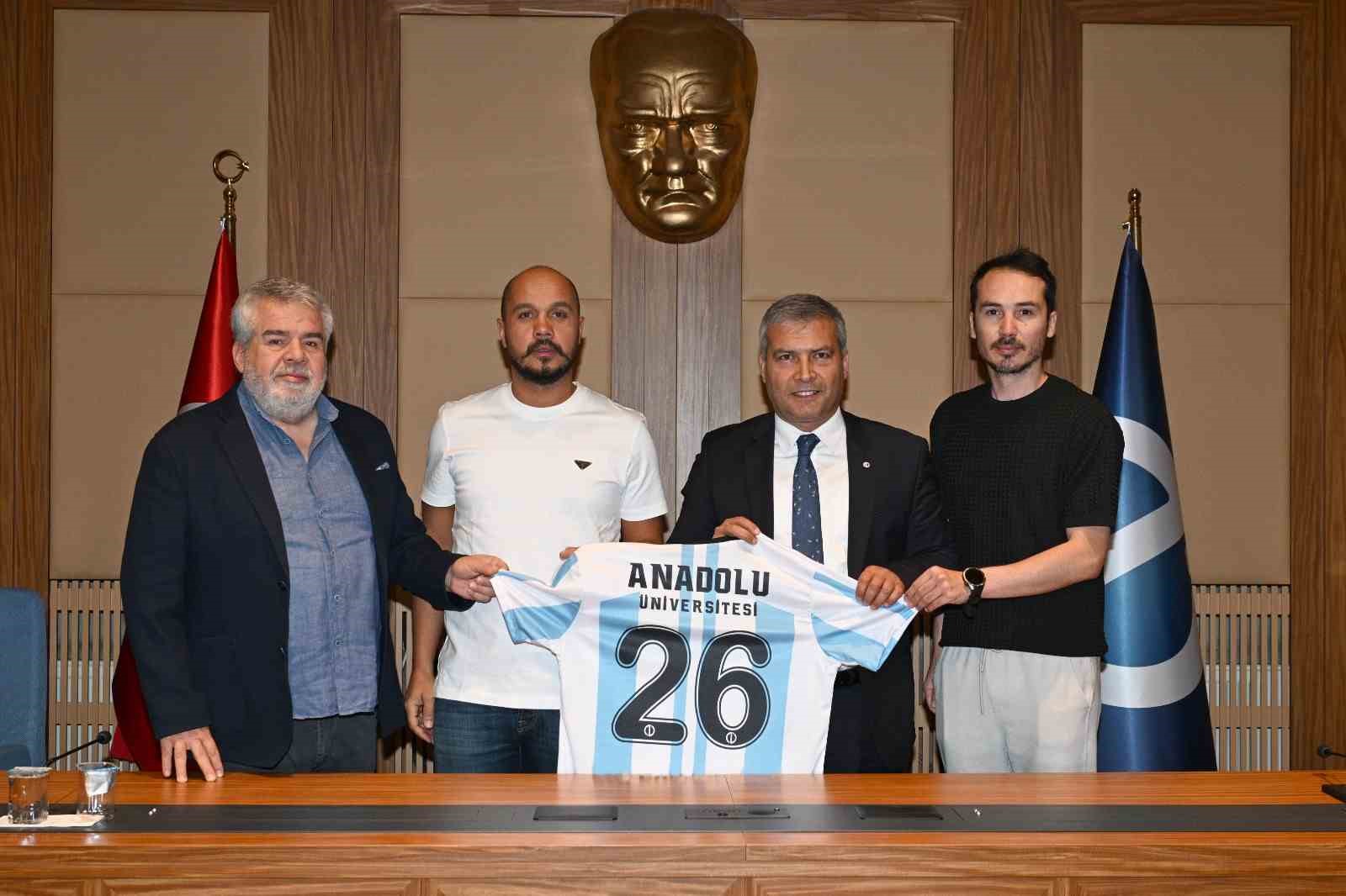 Anadolu Üniversitesi Spor Kulübü Futbol Şubesi Eskişehir Anadolu Spor Faaliyetler A.Ş.’ye devredildi 