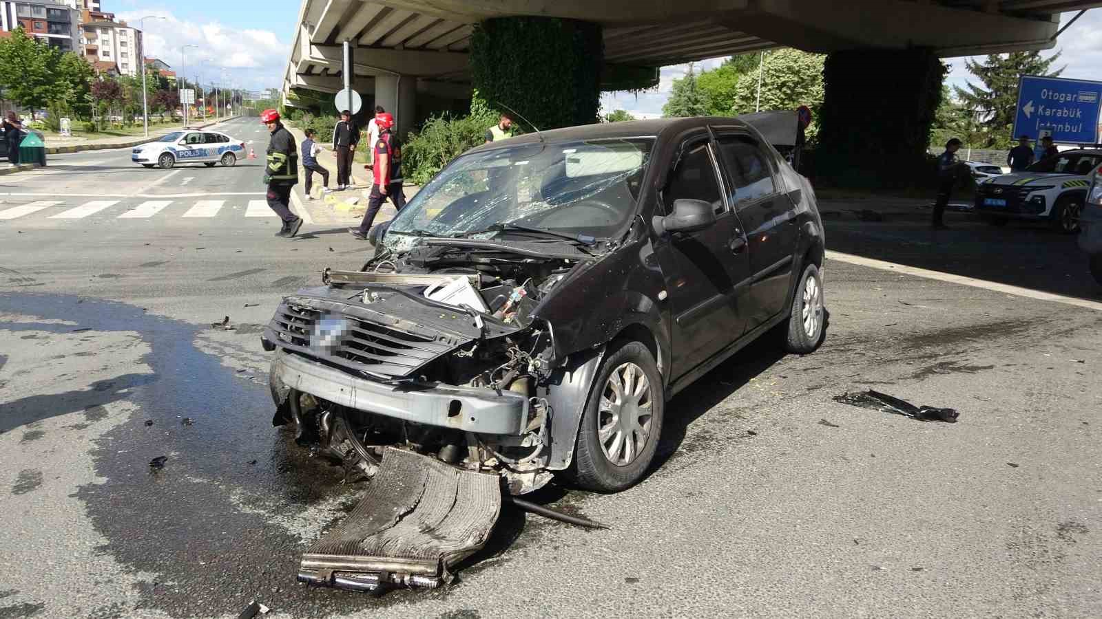 Kastamonu’da minibüs ile otomobil çarpıştı: 4 yaralı 