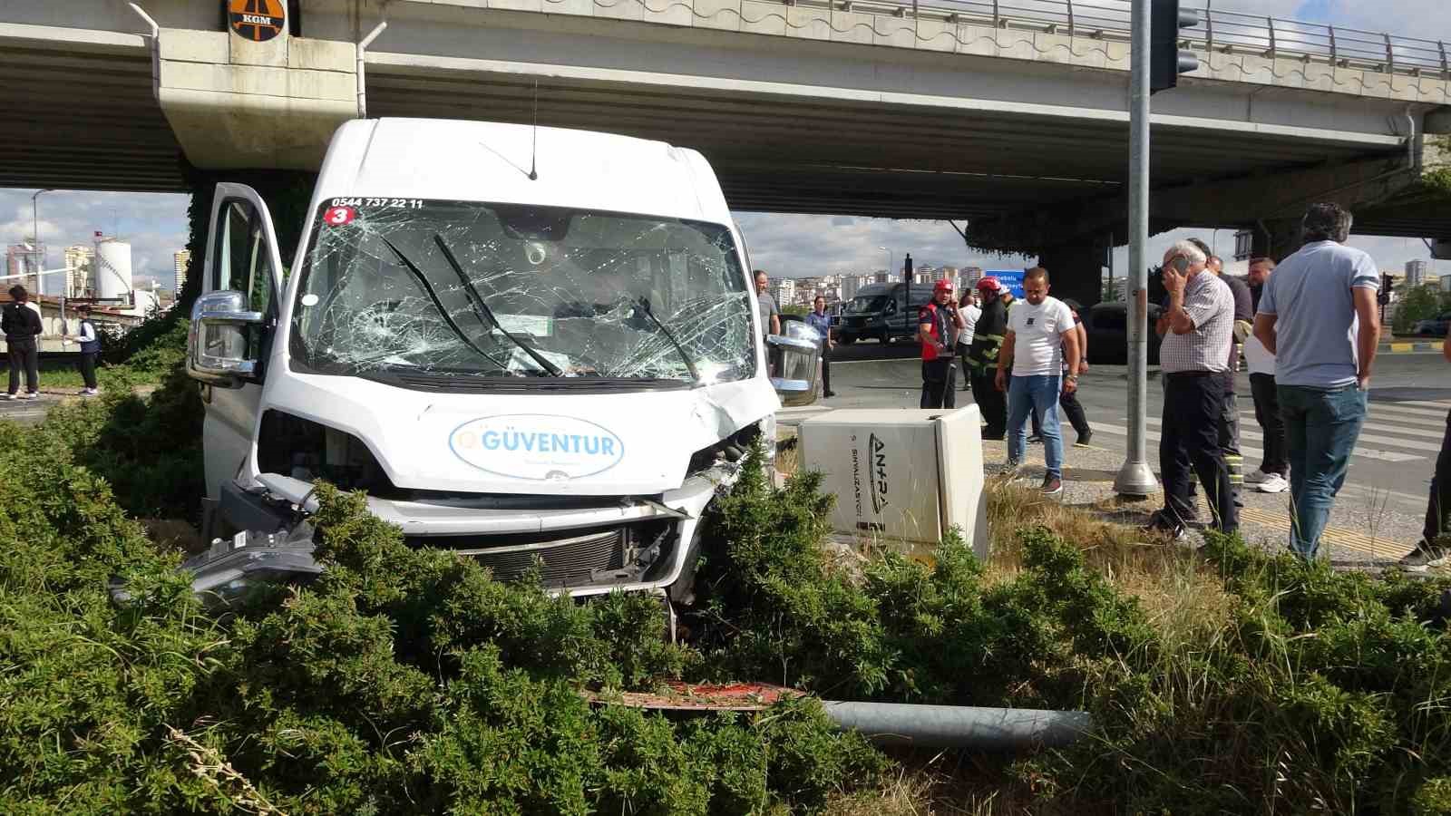 Kastamonu’da minibüs ile otomobil çarpıştı: 4 yaralı 