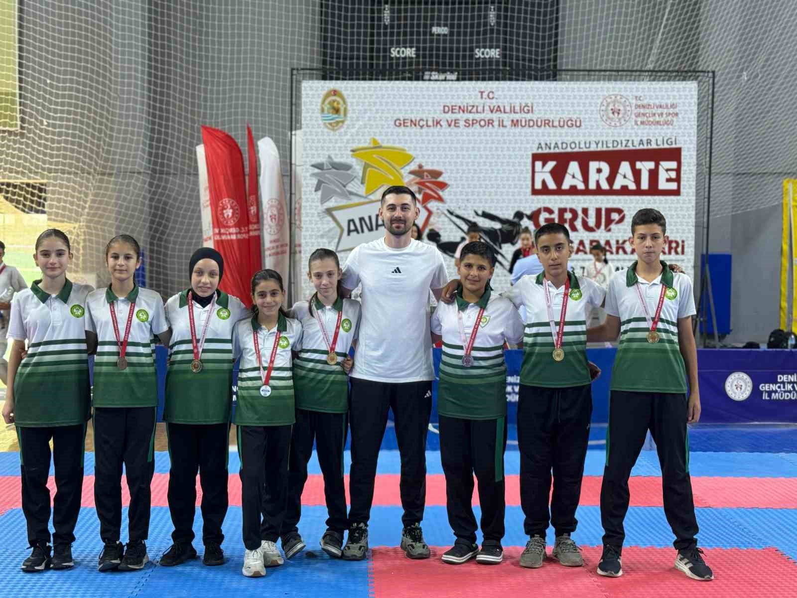 Manisalı kız ve erkek karateciler Analig Bölge şampiyonu oldu 