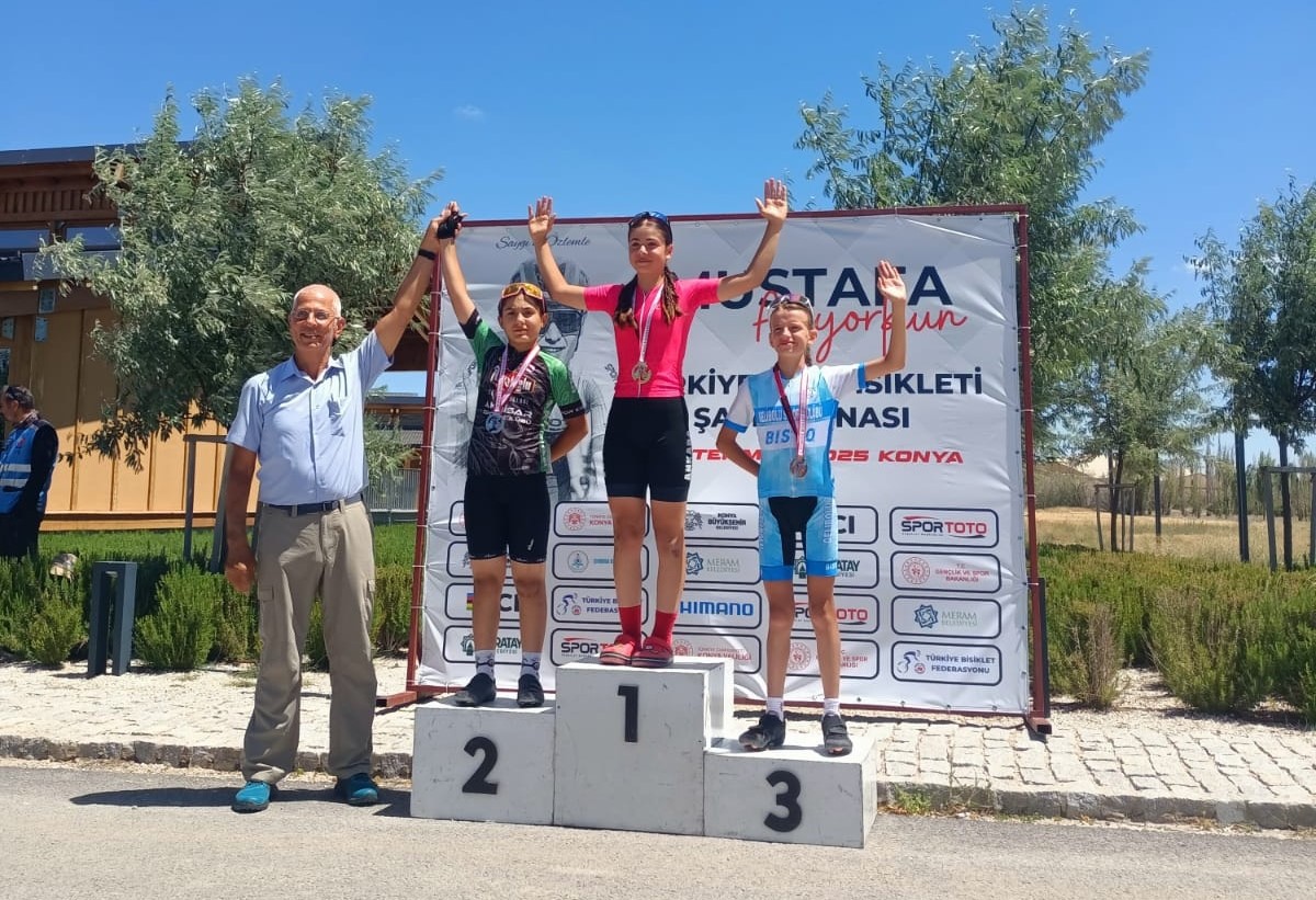 Akhisarlı pedallar Türkiye Şampiyonası’nda madalyaları kaptı 