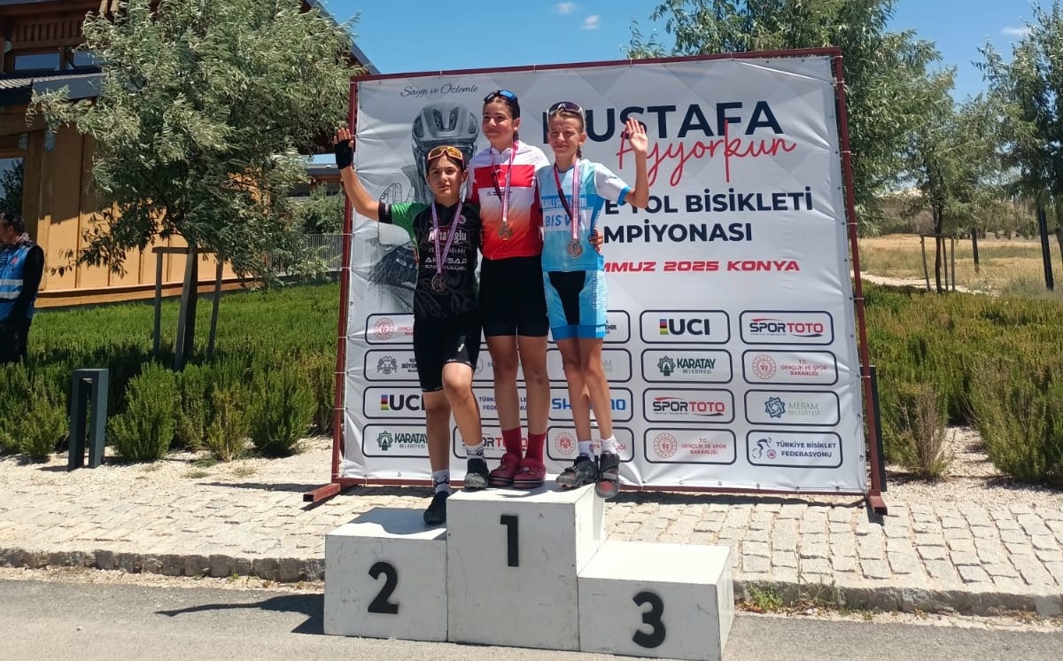 Akhisarlı pedallar Türkiye Şampiyonası’nda madalyaları kaptı 