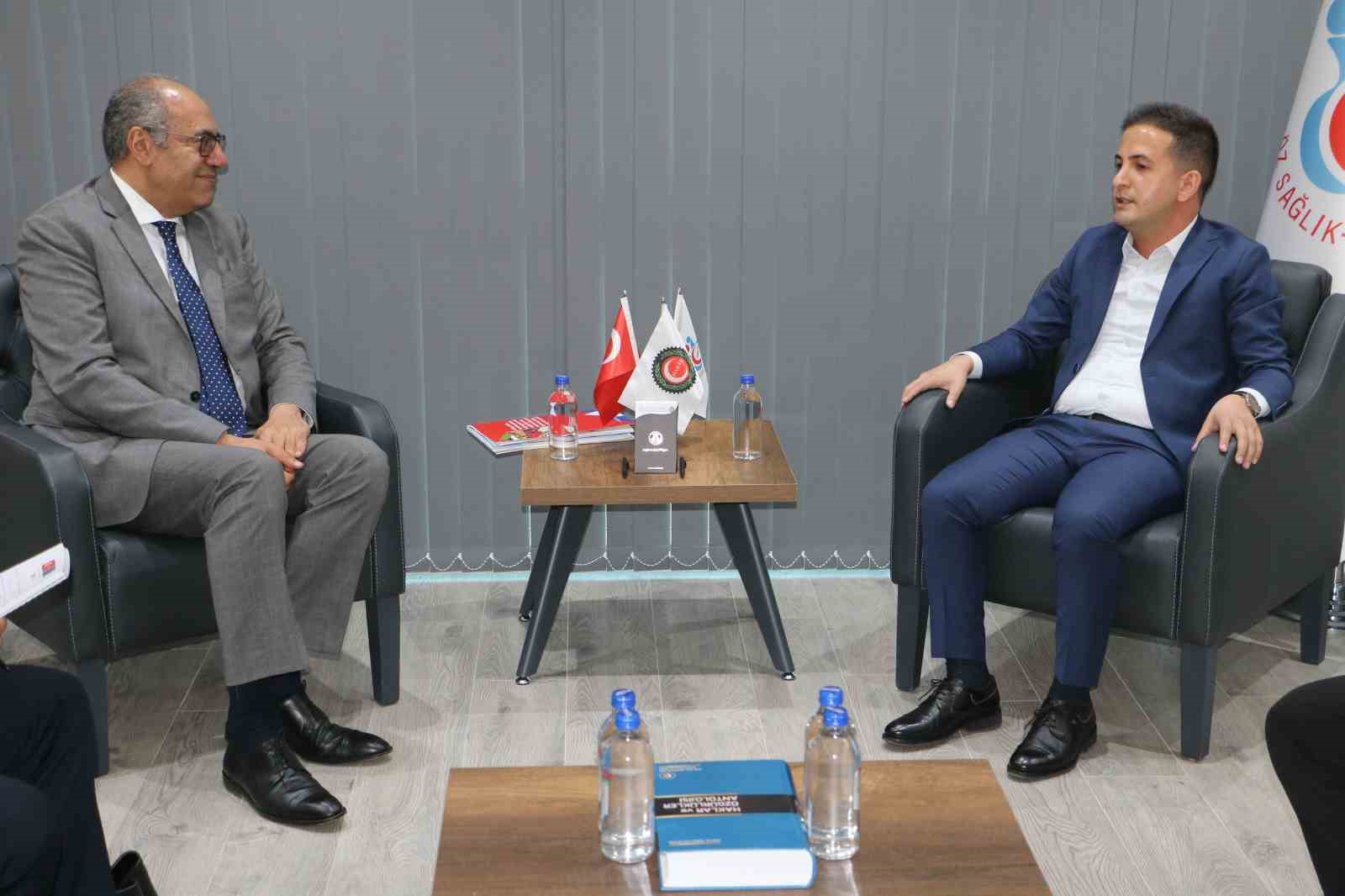 ILO Türkiye Ofisi Direktörü Hassan, HAK-İŞ Diyarbakır İl Başkanı Aküzüm ile görüştü 
