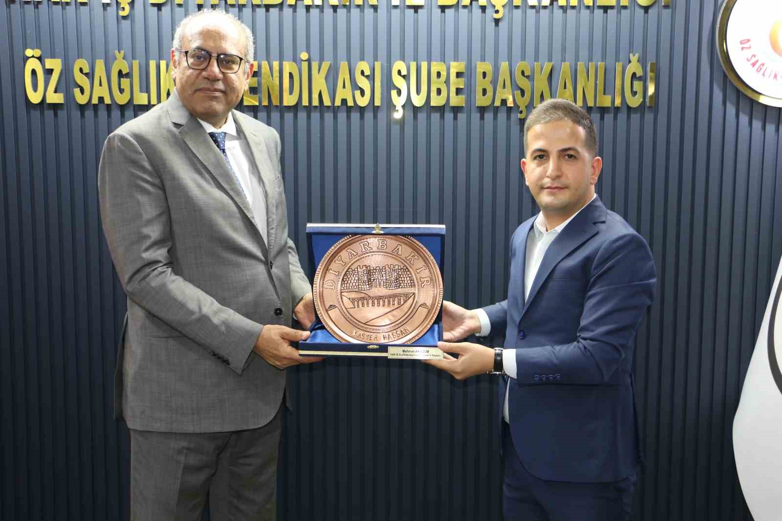 ILO Türkiye Ofisi Direktörü Hassan, HAK-İŞ Diyarbakır İl Başkanı Aküzüm ile görüştü 