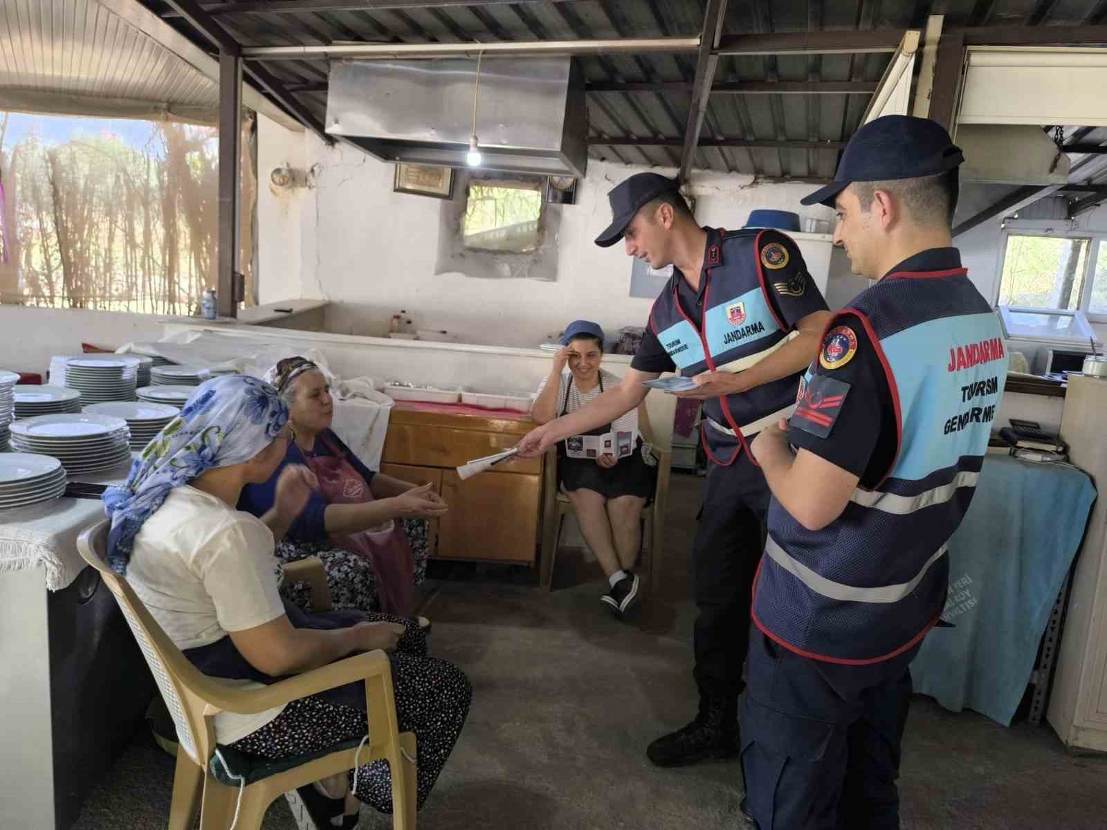 Didim jandarması vatandaşları bilgilendirdi 