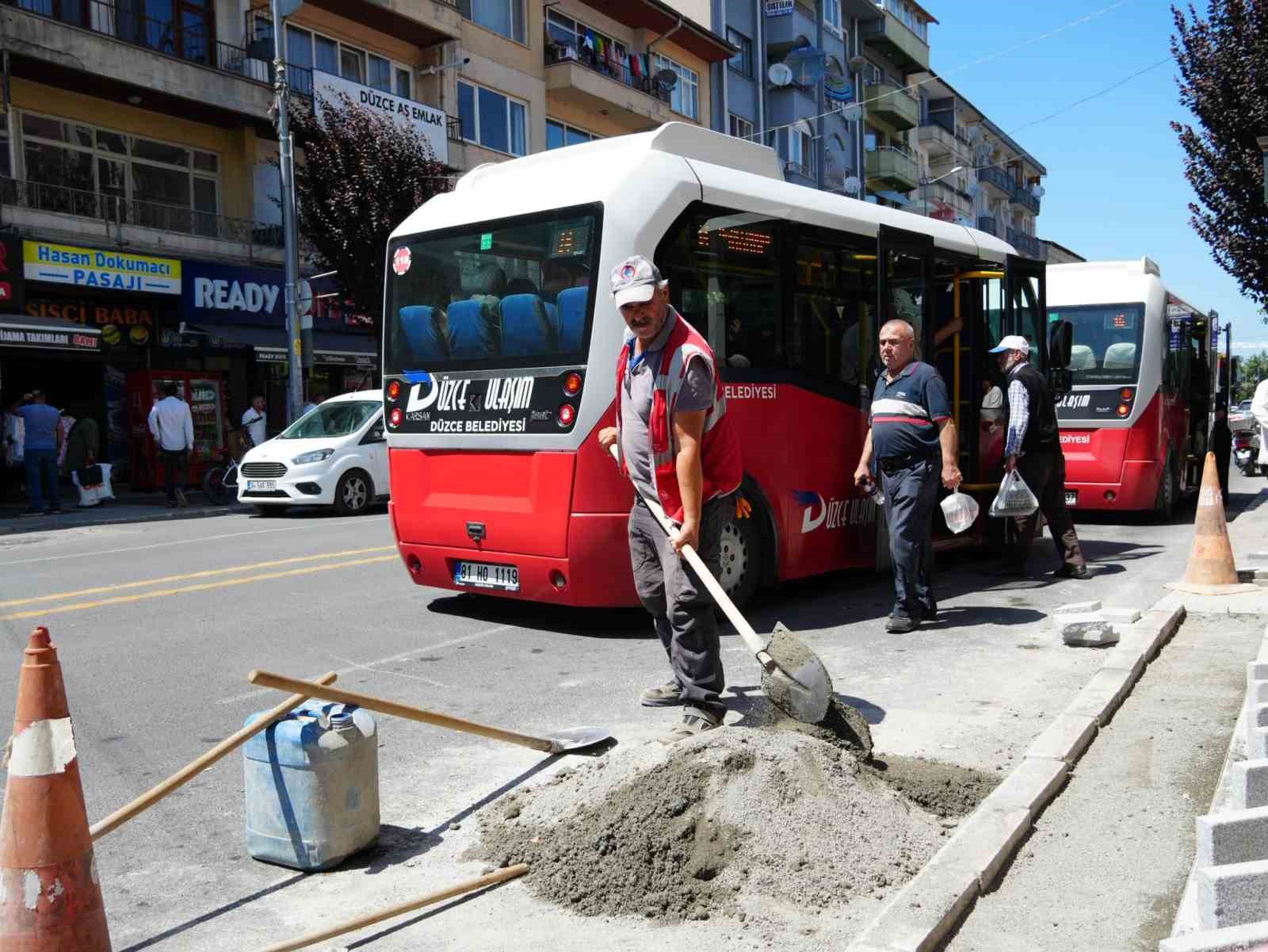 Kaldırım düzenlemeleri devam ediyor 
