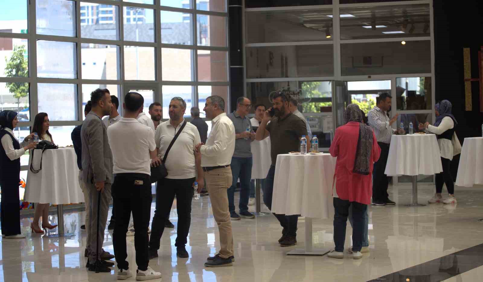 Işıltılı atıklar sanatla buluştu 
