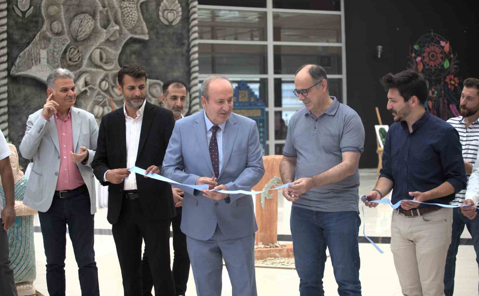 Işıltılı atıklar sanatla buluştu 