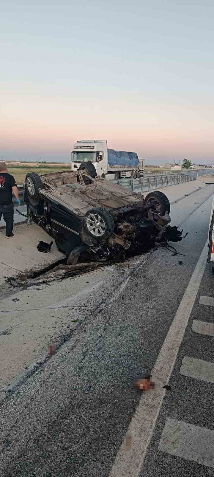 Konya’da kontrolden çıkan kamyonet devrildi: 1 ölü, 2 yaralı 