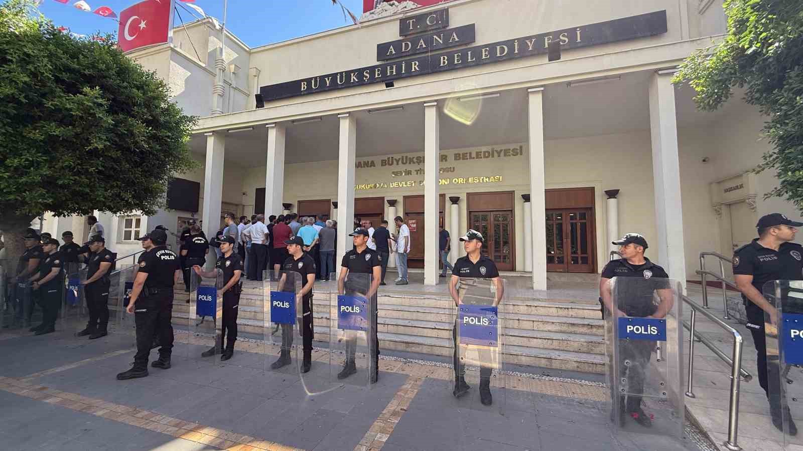 Adana Büyükşehir Belediyesi’nde arama tamamlandı 