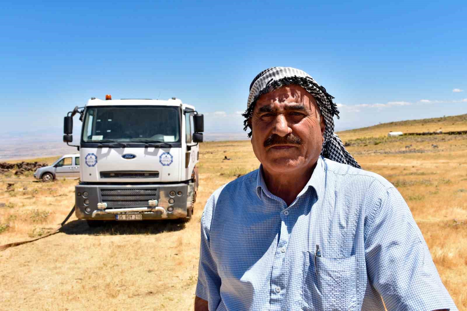 Diyarbakır’da yaylada kalan besicilerin hayvanlarına tankerlerle su taşınıyor 