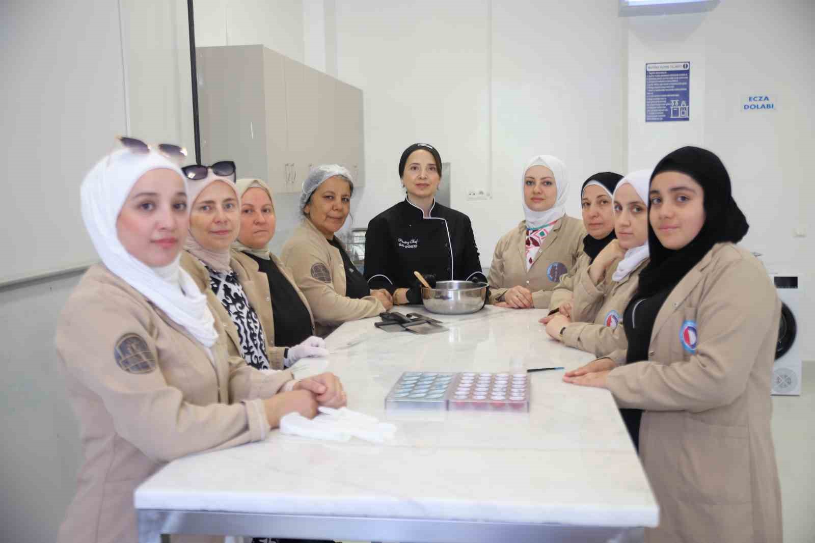 Dezavantajlı kadınlar çikolata üretimini öğreniyor 