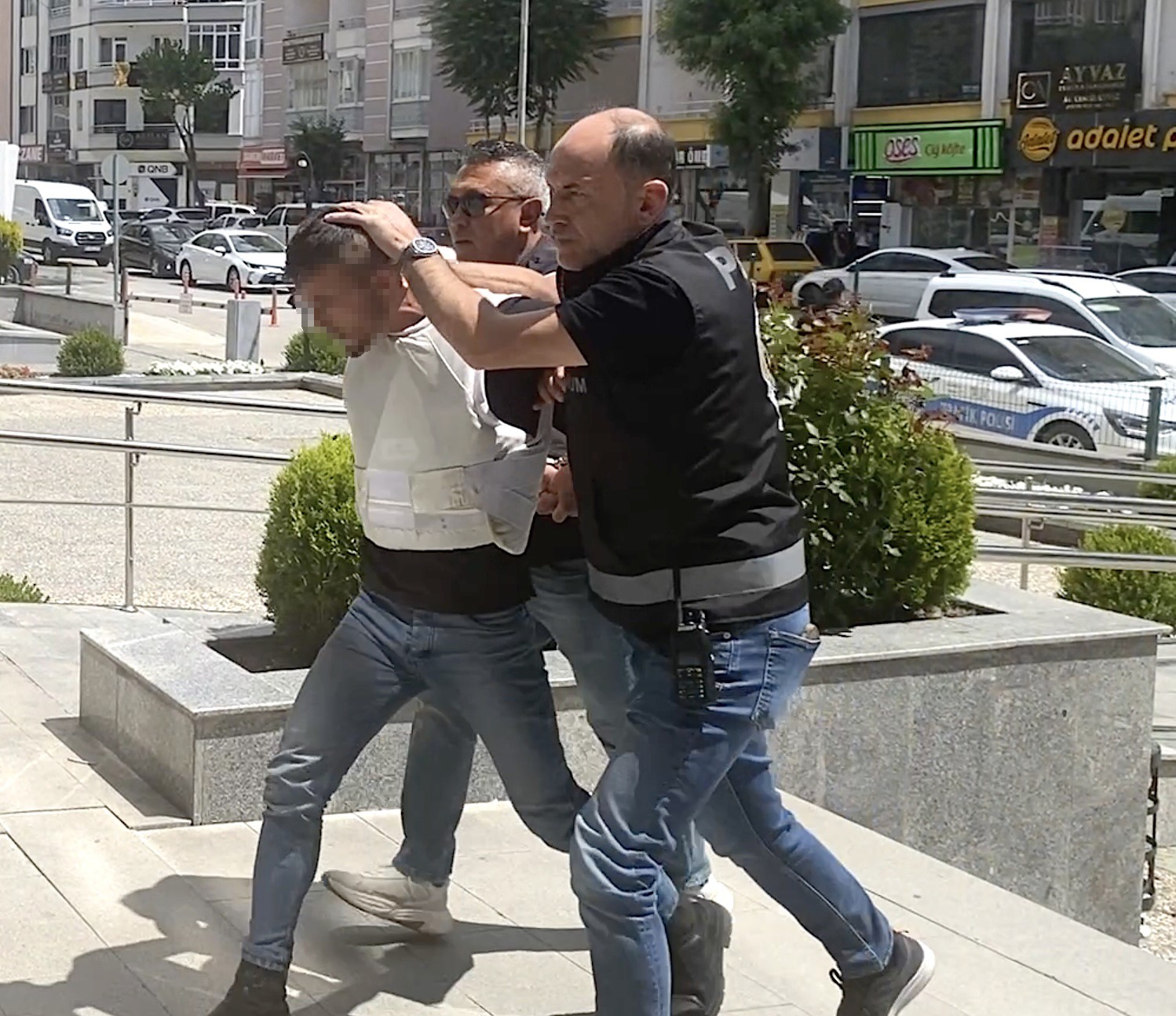 Cesedi gömülü halde bulunan şahsın cinayet zanlıları adliyeye sevk edildi 