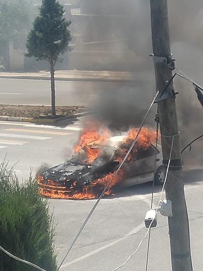 Aksaray’da seyir halindeki otomobil alev alev yandı 