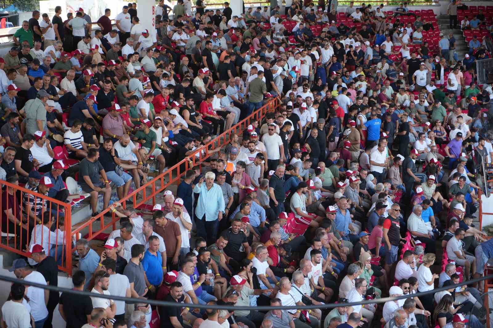 Kırkpınar’da 16 başpehlivan üçüncü tura yükseldi 