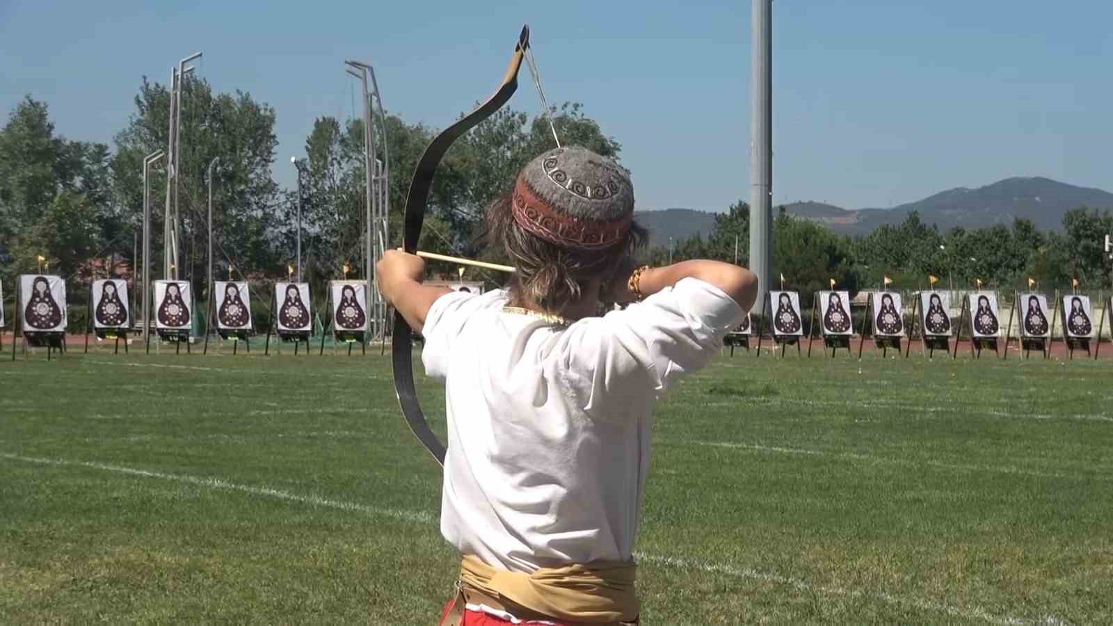 Geleneksel Türk Okçuluğu kemankeşleri Bursa’da hedefe kitlendi 