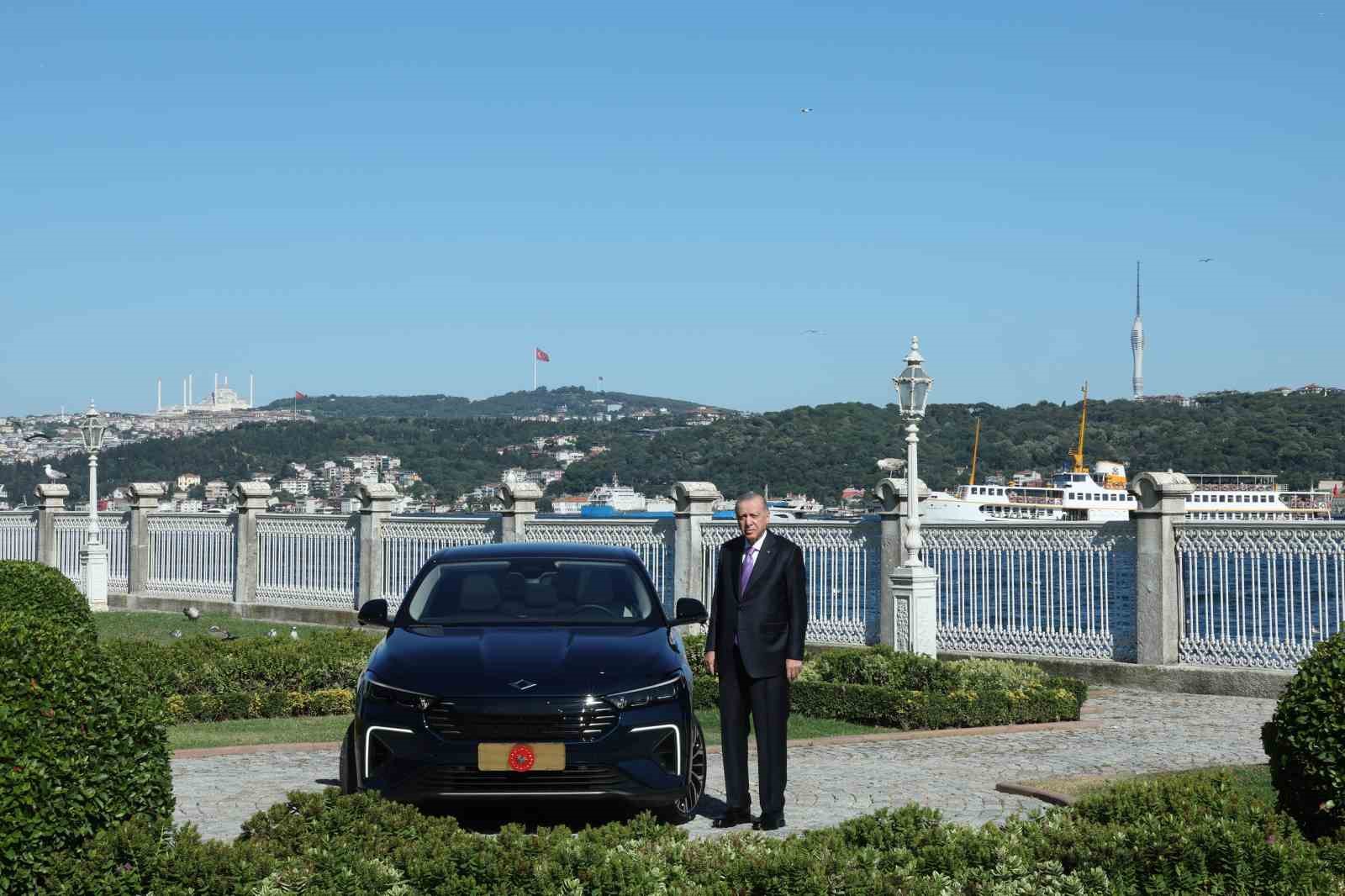 Cumhurbaşkanı Erdoğan, Togg’un yeni modeli T10F’yi test etti 