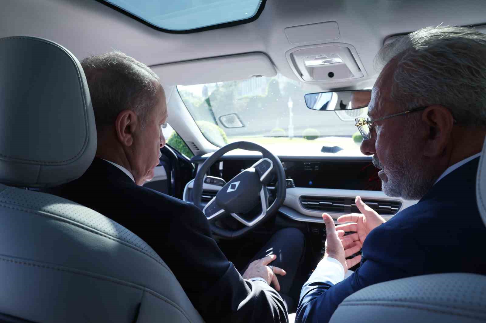 Cumhurbaşkanı Erdoğan, Togg’un yeni modeli T10F’yi test etti 
