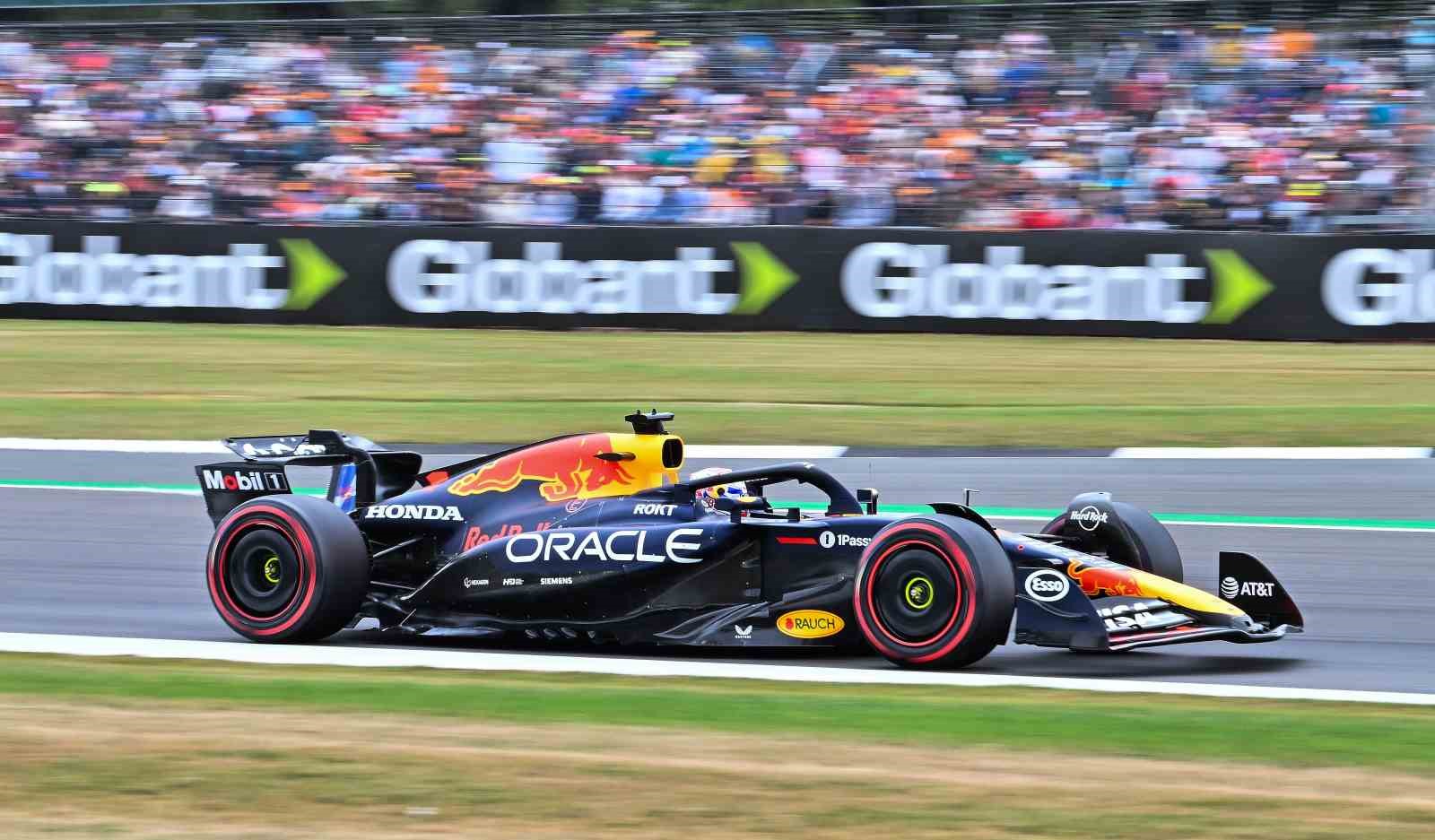 Büyük Britanya GP’sinde Max Verstappen yarışa ilk sırada başlayacak.