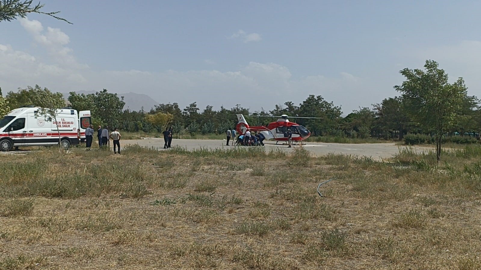 70 yaşındaki hasta ambulans helikopter ile Van’a getirildi 