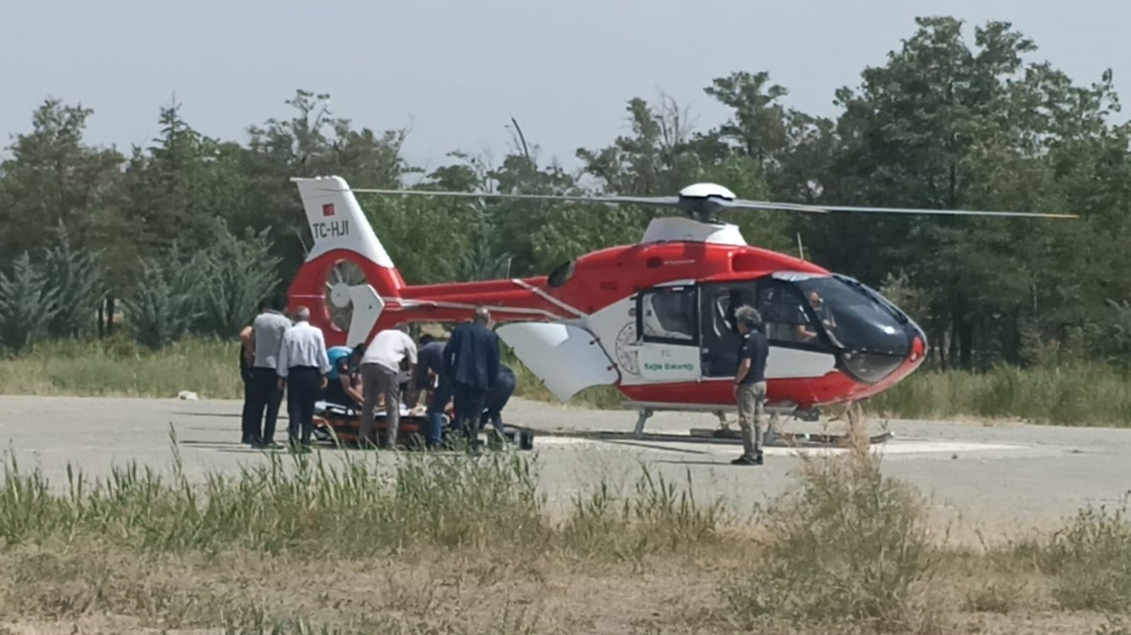 70 yaşındaki hasta ambulans helikopter ile Van’a getirildi 
