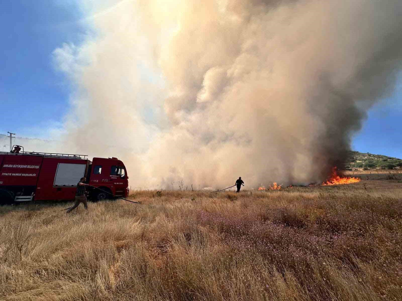 Ankara’da tarla yangını söndürüldü 