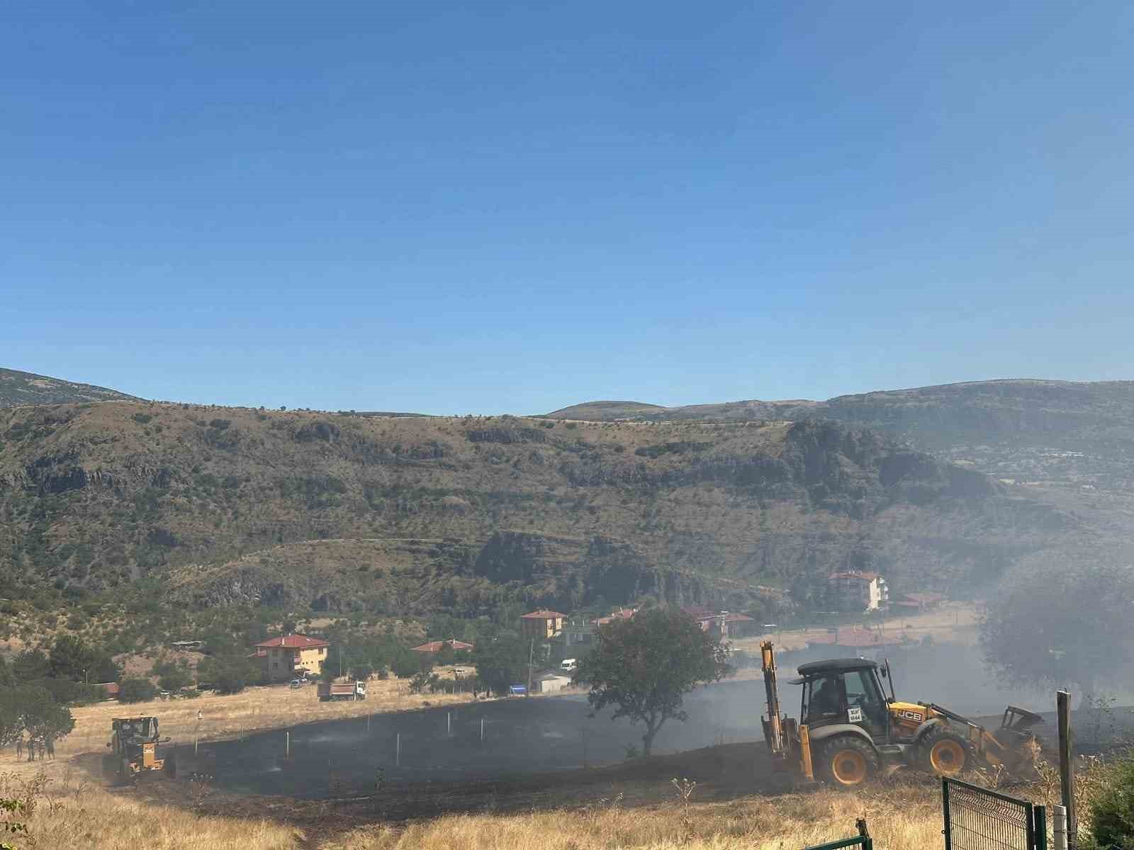 Ankara’da tarla yangını söndürüldü 