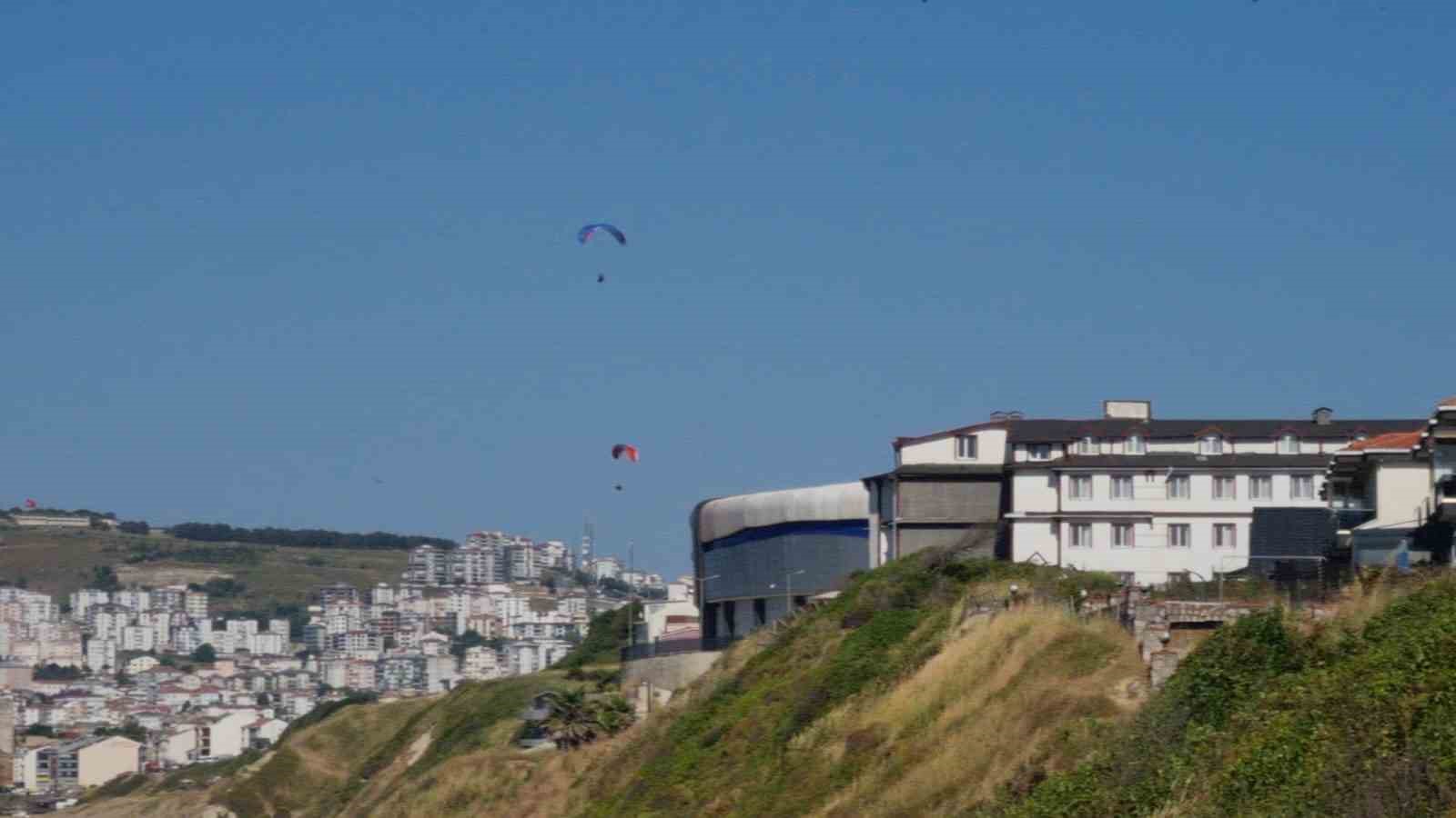 Sinop’ta yamaç paraşütü etkinliği 