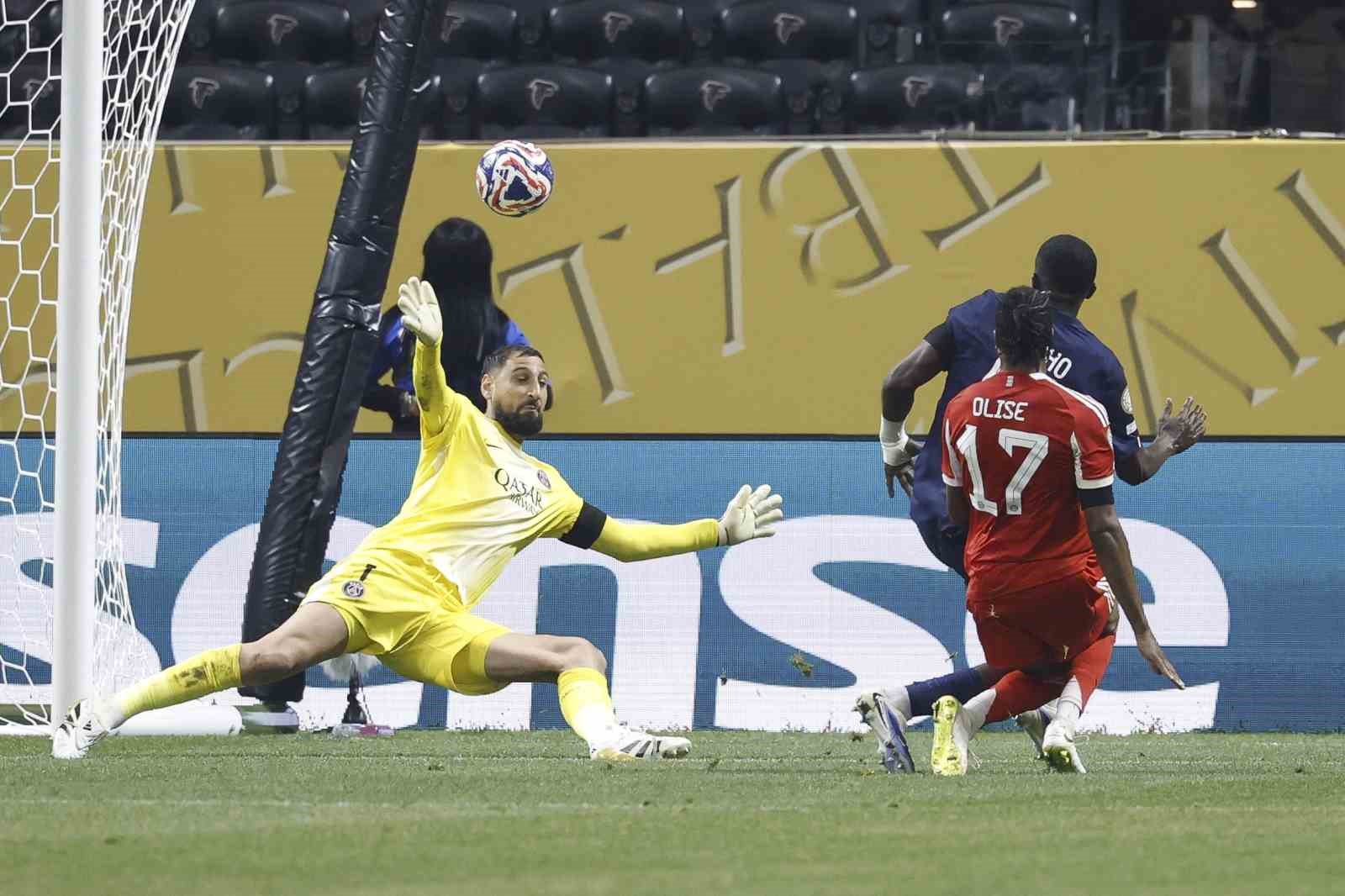 Paris Saint-Germain yarı finalde 
