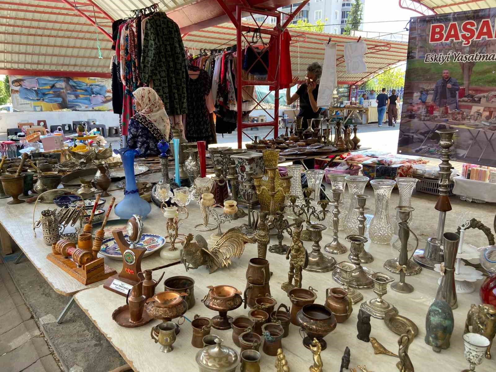 Eski eşyaların buluşma noktası: Efekent Bit Pazarı