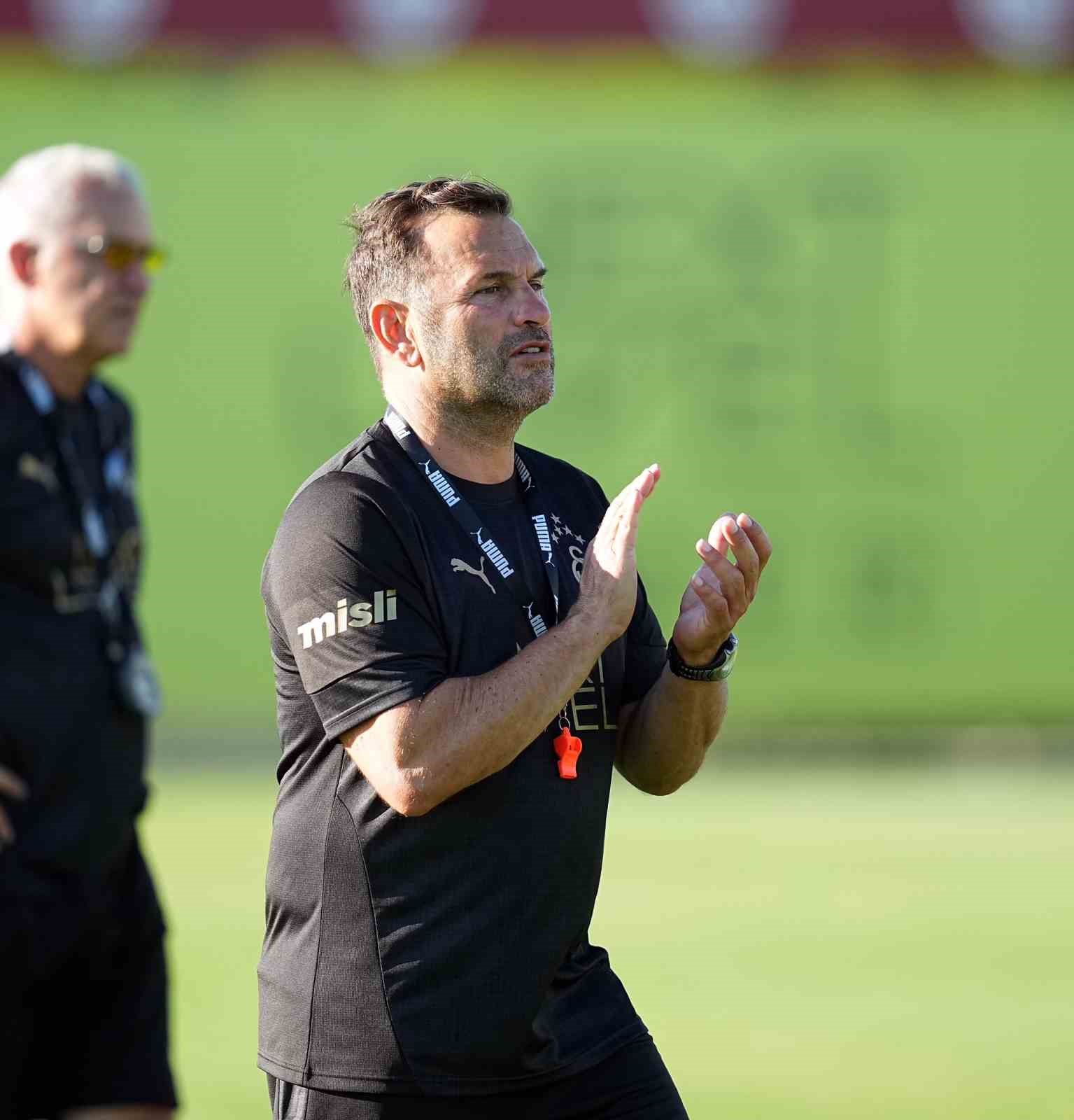Galatasaray, yeni sezon hazırlıklarını çift idmanla sürdürdü 