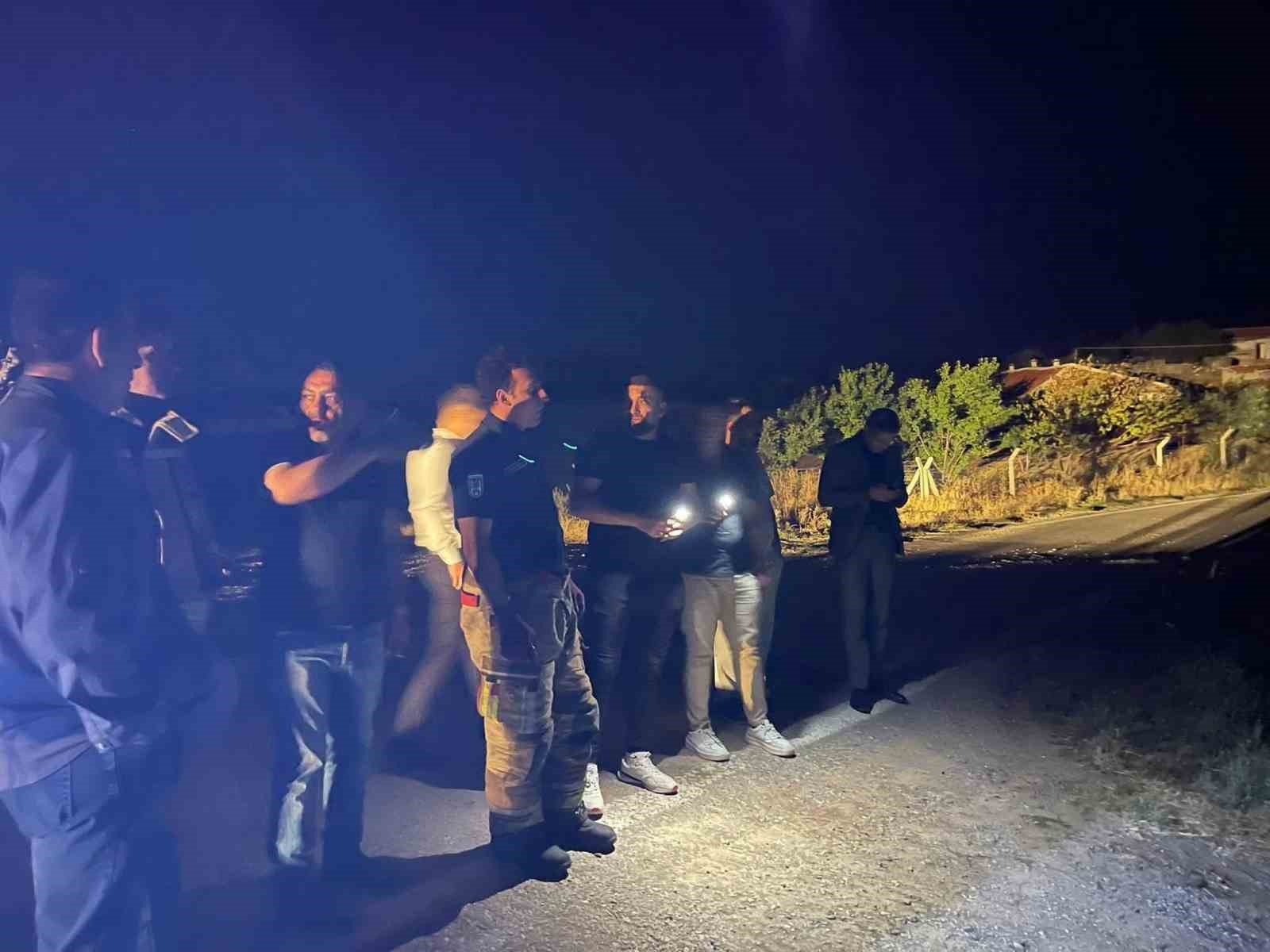 Ankara’da tır elektrik tellerine takıldı, trafo patladı 