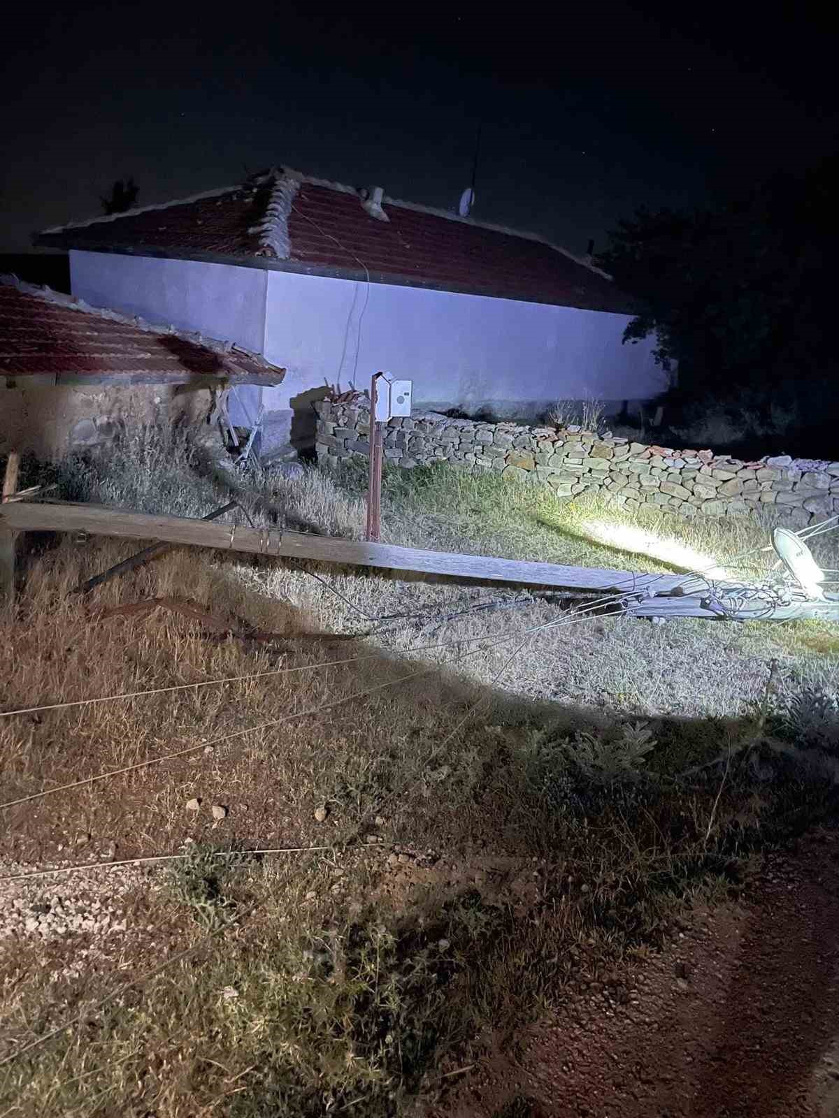 Ankara’da tır elektrik tellerine takıldı, trafo patladı 