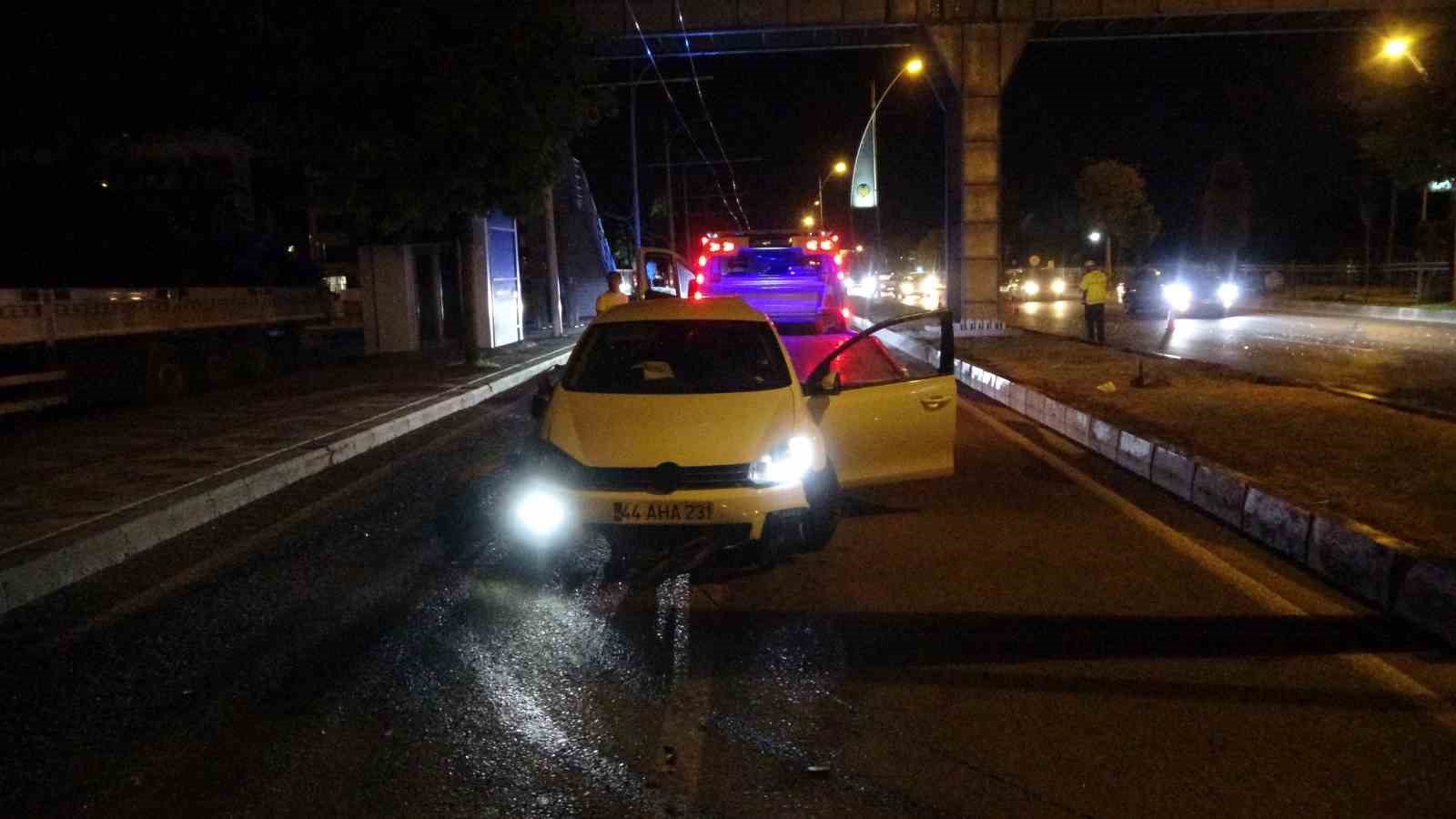 Malatya’da hafif ticari araç ile otomobil çarpıştı: 2 yaralı 
