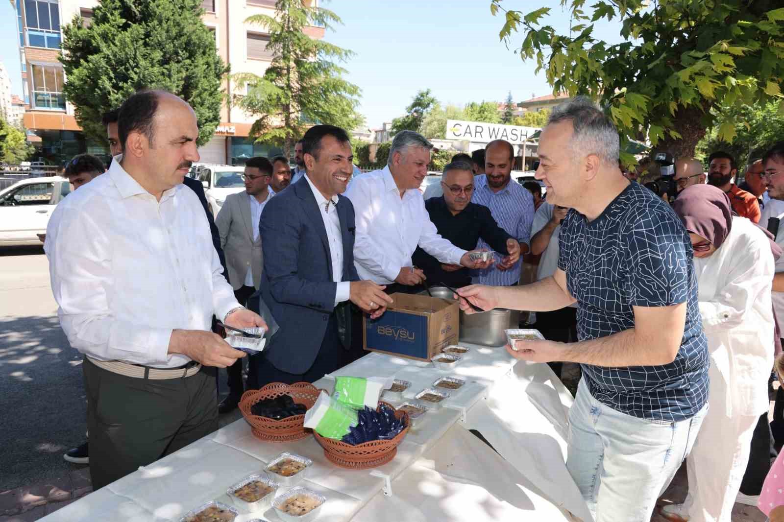 AK Parti Konya’dan aşure ikramı 