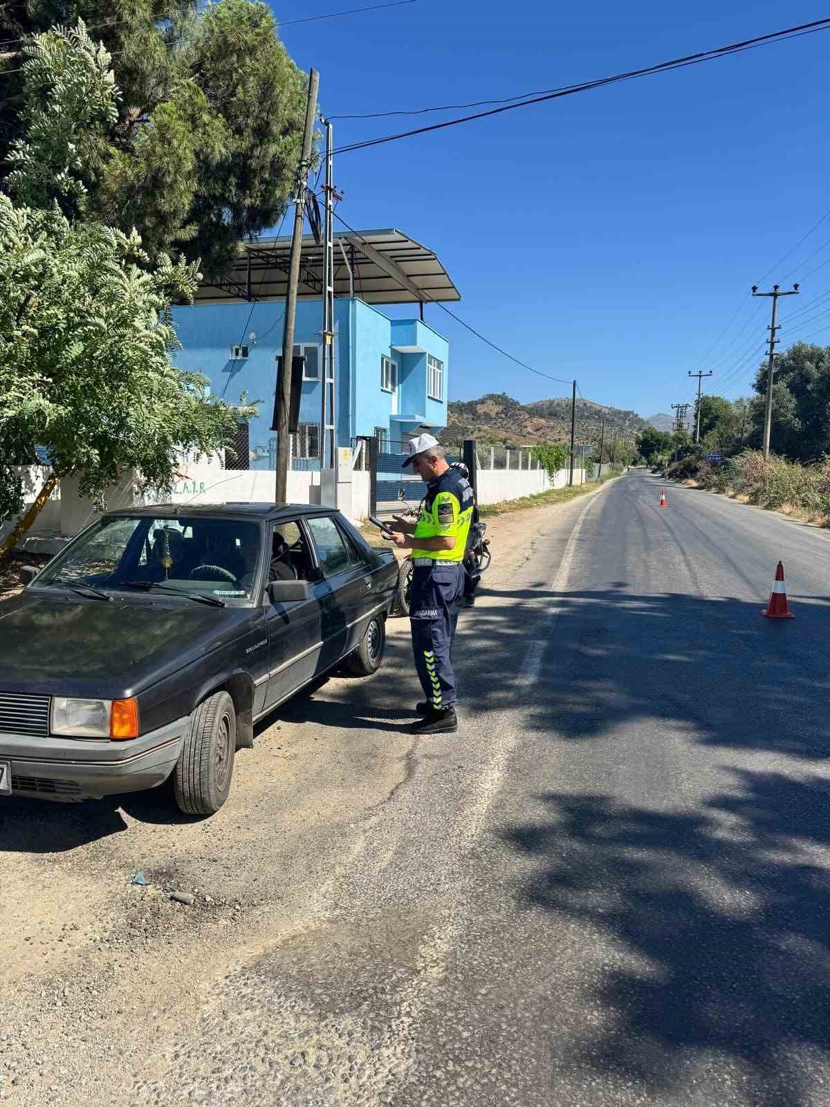 Köşk’te jandarma ekiplerinden şok trafik uygulaması 