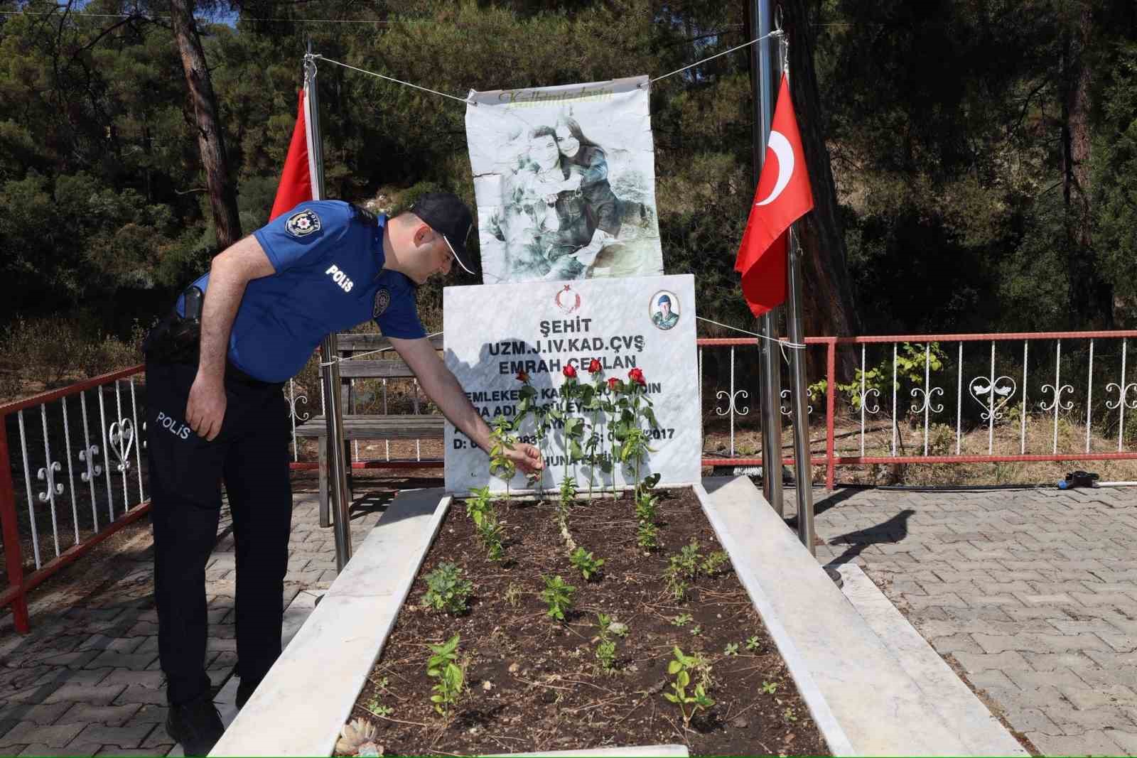 Şehit Uzman Çavuş Ceylan, mezarı başında anıldı 