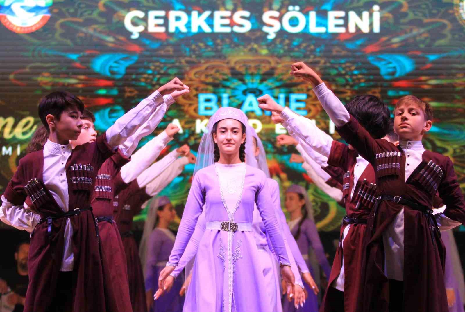 Çerkesler, Güney Marmara şöleninde unutulmaz bir gece yaşadı 