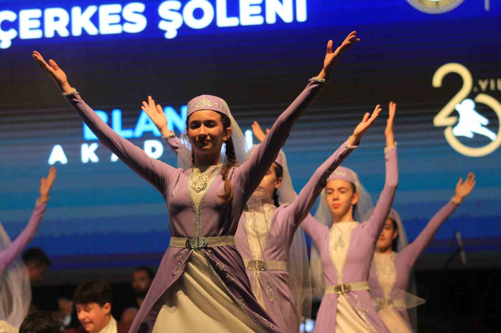 Çerkesler, Güney Marmara şöleninde unutulmaz bir gece yaşadı 