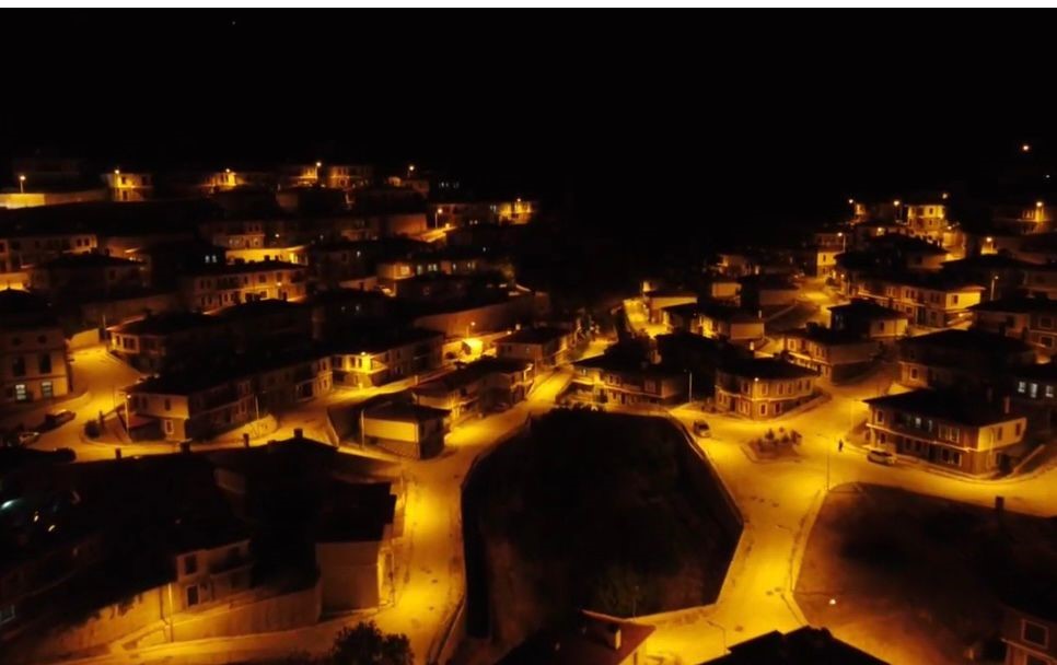 Sivrice depremi sonrası yeniden inşa edilen Doğanyol’un gece görüntüsü hayran bıraktı 