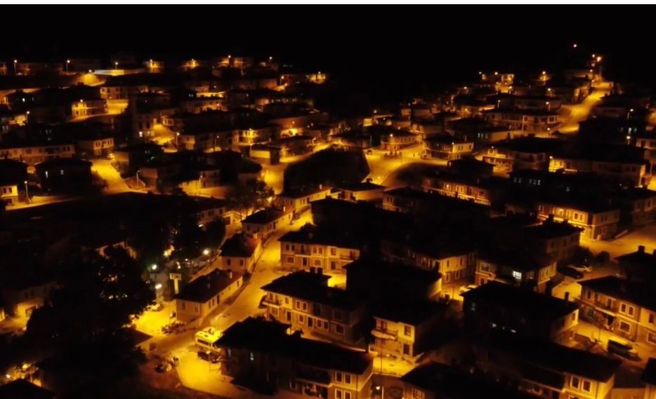 Sivrice depremi sonrası yeniden inşa edilen Doğanyol’un gece görüntüsü hayran bıraktı 