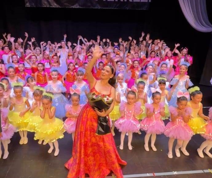 Minik dansçılar sahnede göz doldurdu 