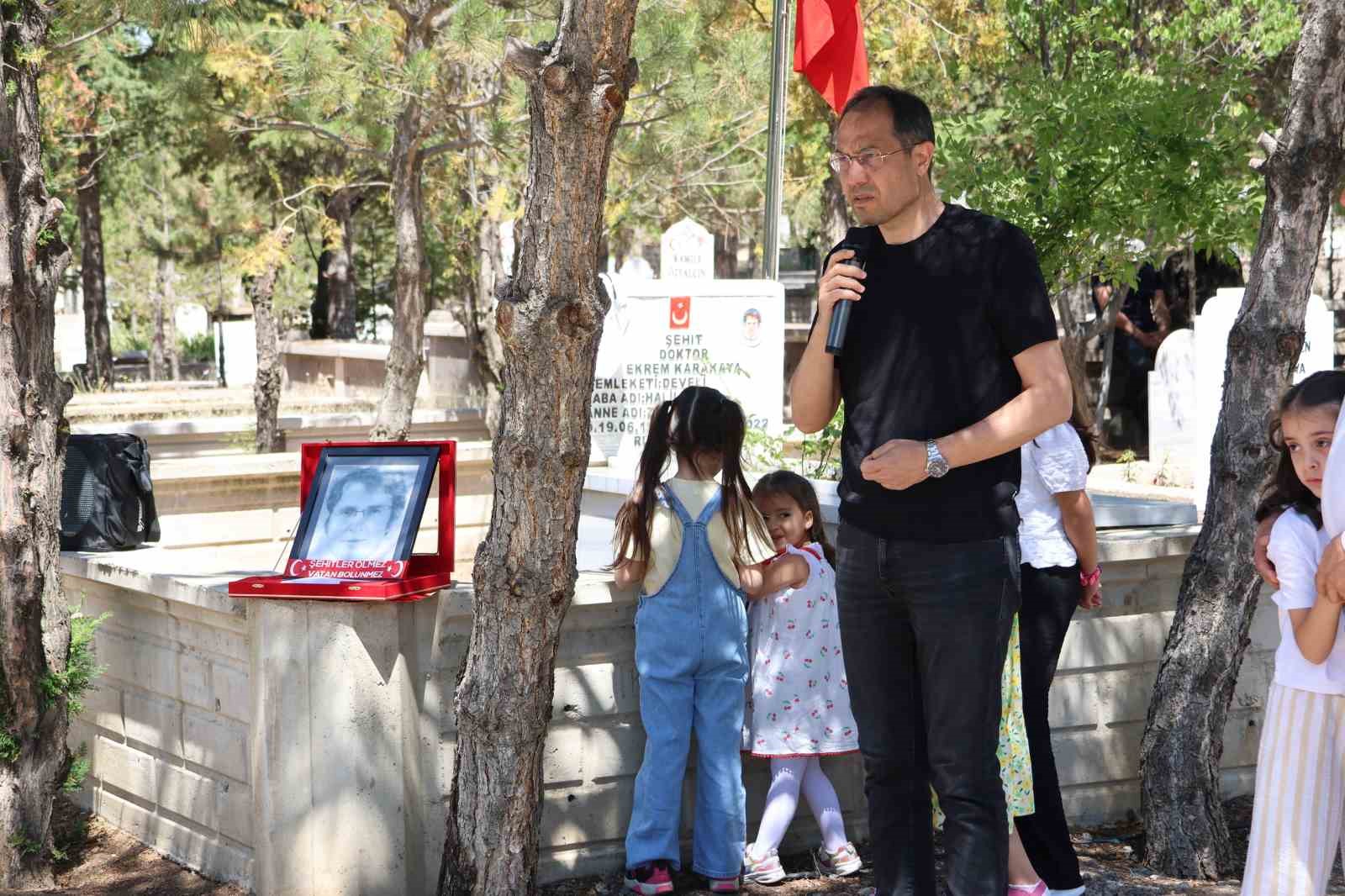 Şehit Dr. Ekrem Karakaya dualarla anıldı 