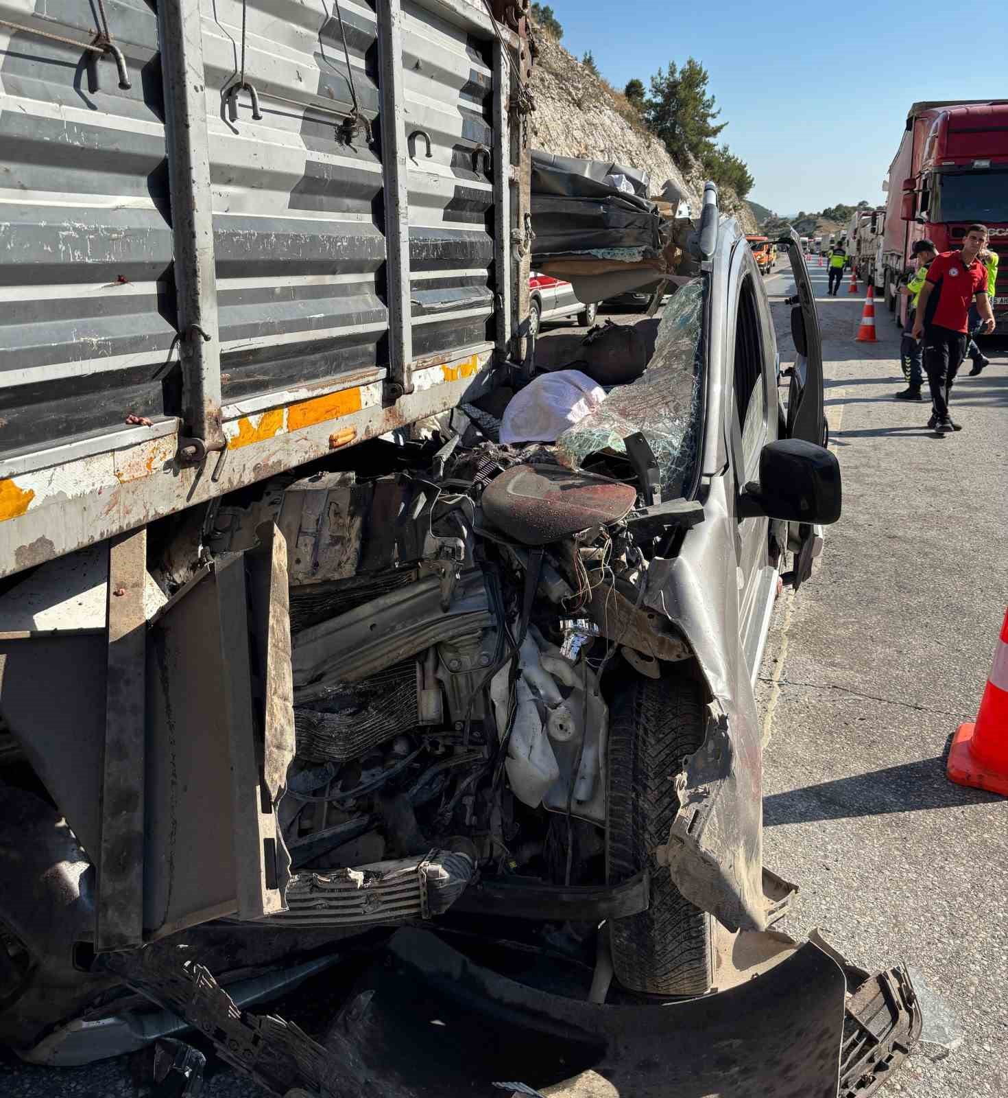 Mersin’de feci kaza: 5 ölü, 1 ağır yaralı 