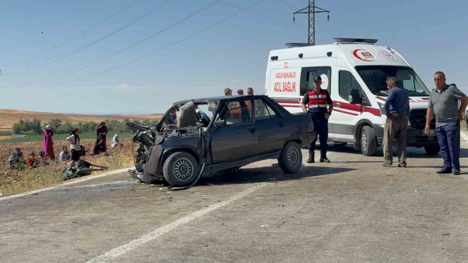 Ankara’da iki araç kafa kafaya çarpıştı: 1 ölü, 4 yaralı 